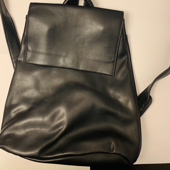 Black backpack - Picture 2 of 4